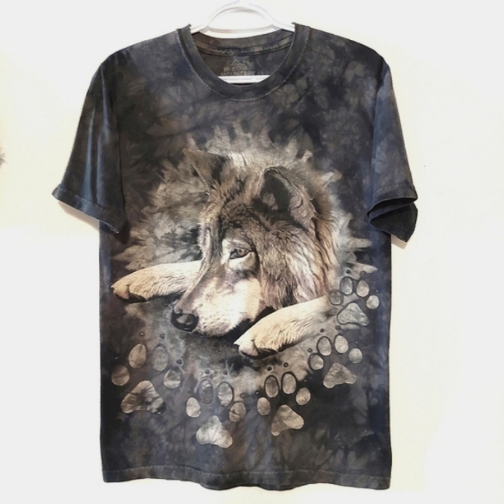 2002 The Mountain Black & Gray SS Resting Wolf Graphic T-shirt VGUC Size S